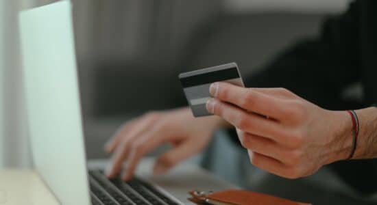 Imagen de 7 errores comunes al comprar tiquetes aéreos desde Colombia y cómo evitarlos
